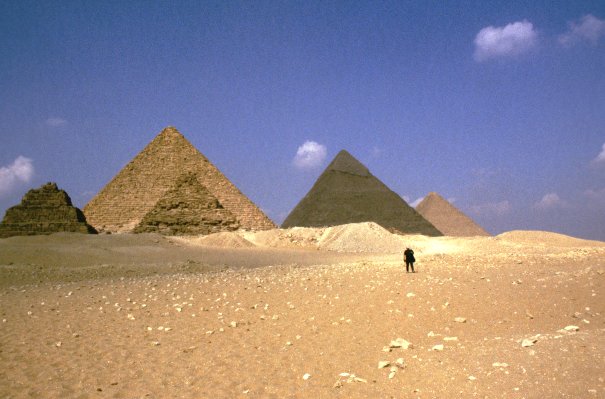 FS vor Pyramiden